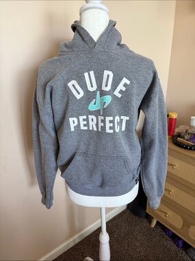 Dude Perfect Youth Large Gray Pullover Hoodie